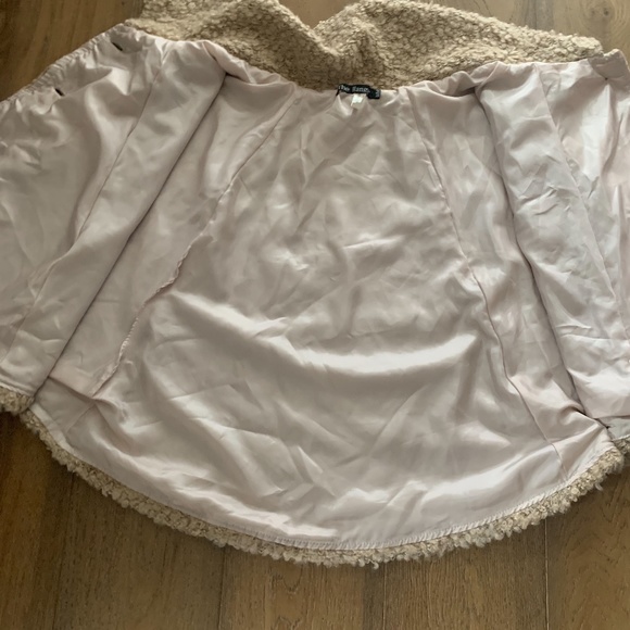 Teddy Bear Cape - Picture 7 of 7